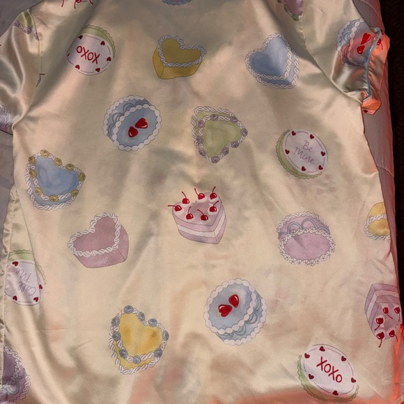 Joyspun Women’s Stretch Satin Short Sleeve Top and Shorts Pajama Set (Small) - Picture 10 of 10